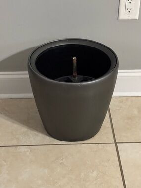 Classic premium Black Matte Charcoal Self-Watering round Planter Pot
